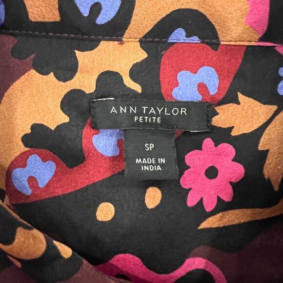 Ann Taylor Plum Rose/Burgundy Classic Paisley Button Down Blouse - SIZE SP - Picture 6 of 9